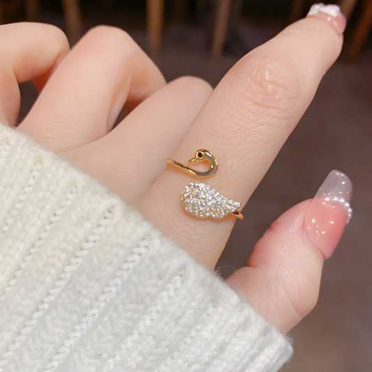 Elegant Swan Design Ring
