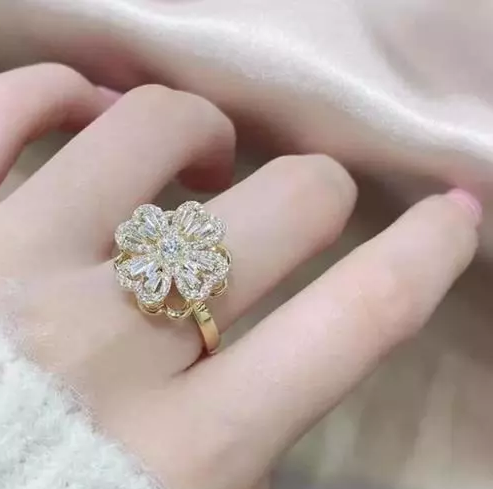 4 Heart Rotating Ring