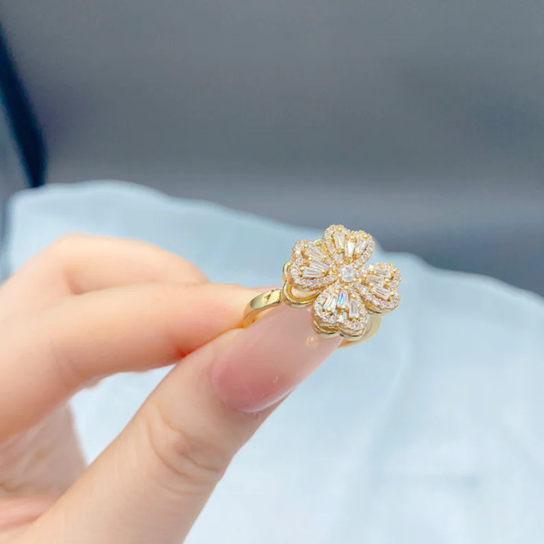 4 Heart Rotating Ring