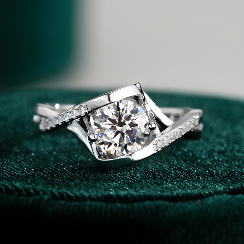 Luxe Radiance Solitaire Ring