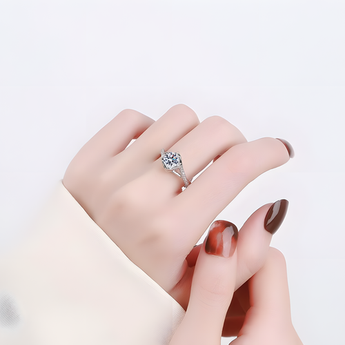 Luxe Radiance Solitaire Ring