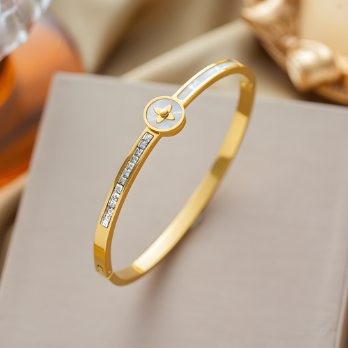 Classic Star Accent Gold Bracelet