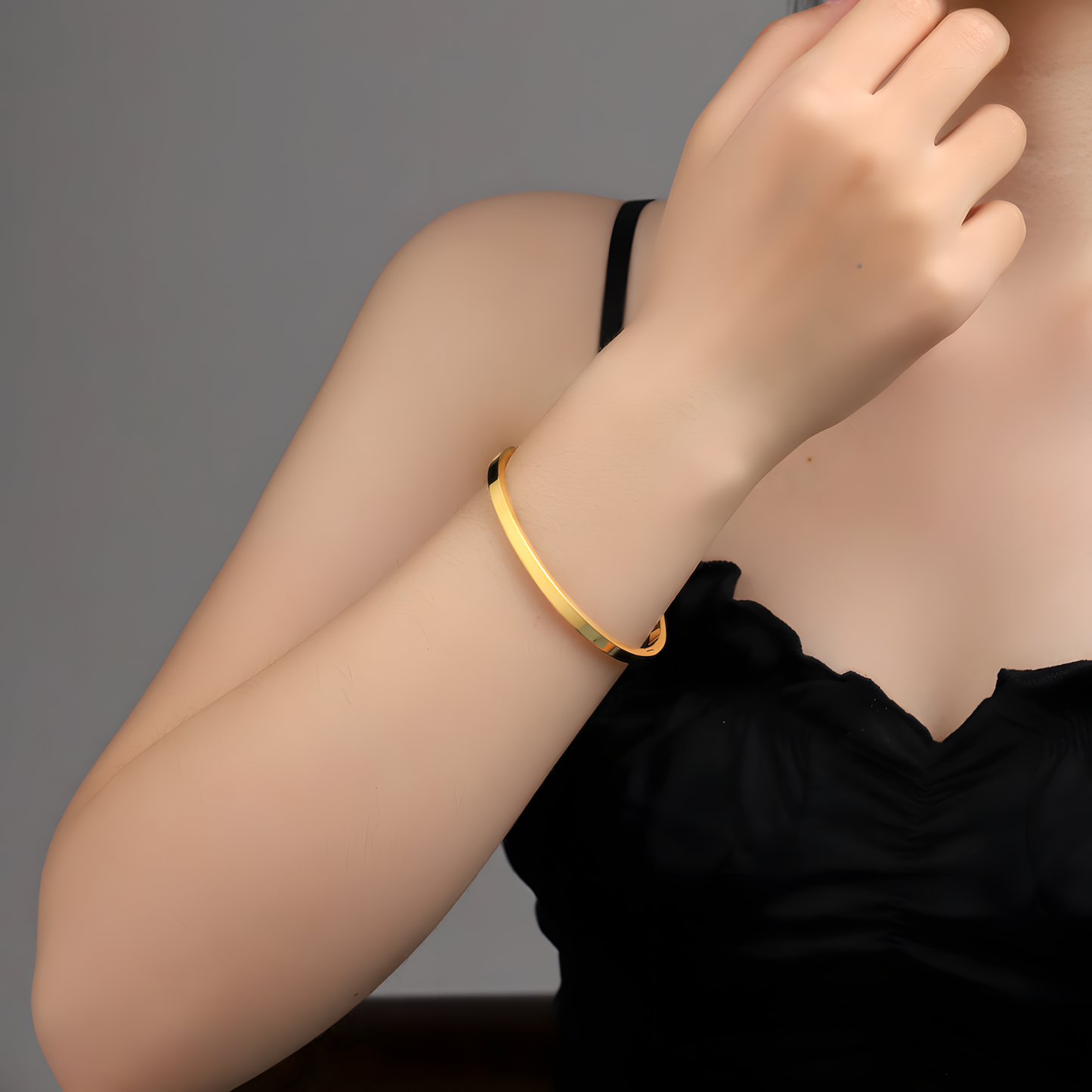 Signature Shine Gold Bangle Bracelet