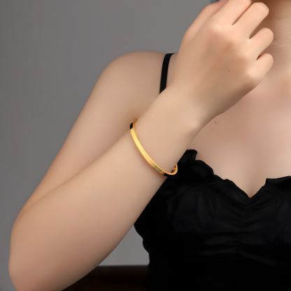 Signature Shine Gold Bangle Bracelet