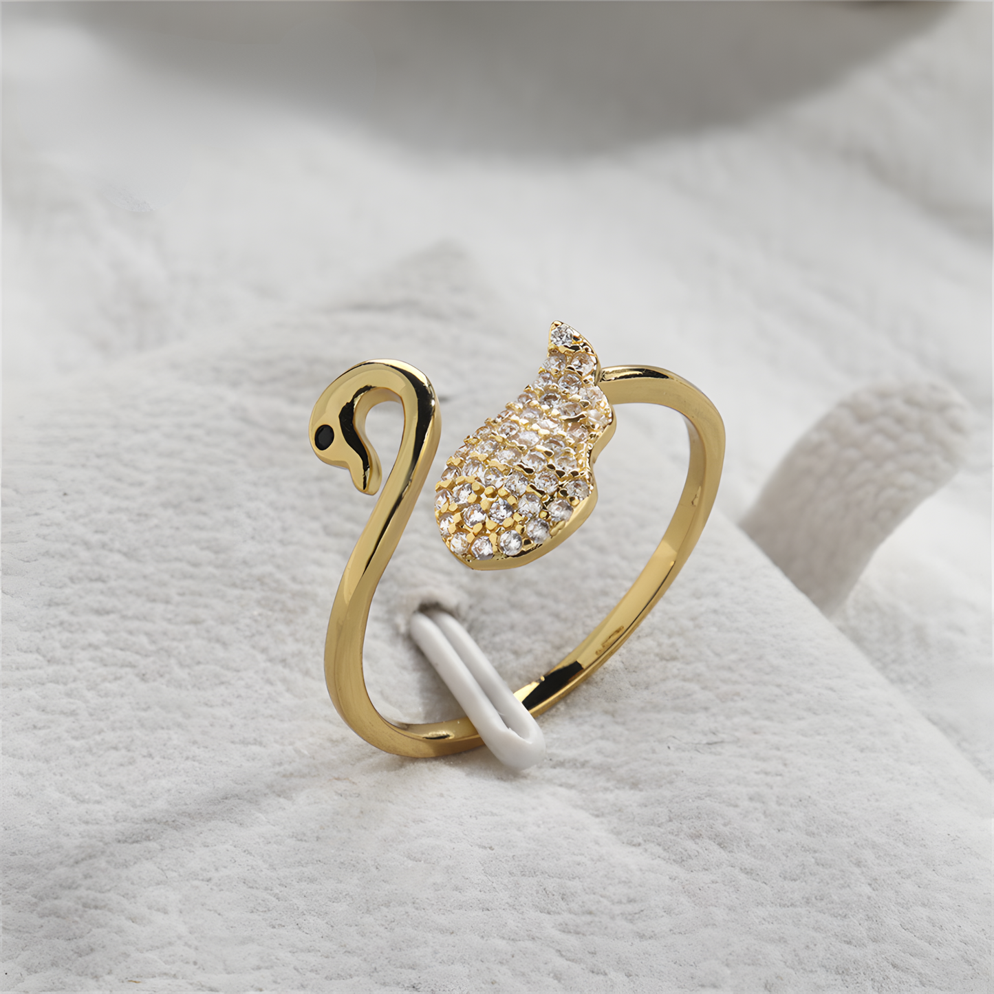 Elegant Swan Design Ring